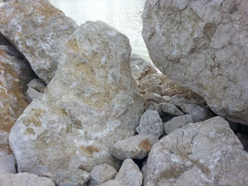 mopana-white-beautiful-rocks-19