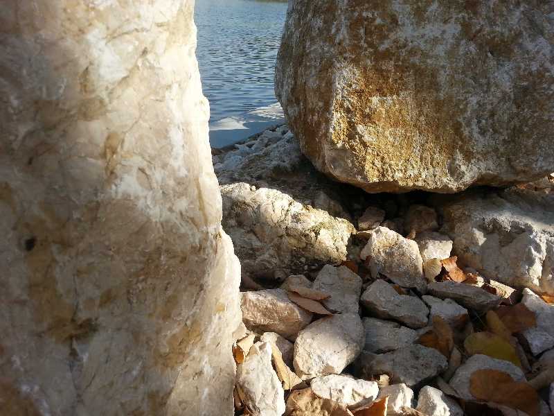 mopana-white-beautiful-rocks-08