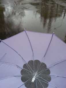 mopana-playing-with-umbrella-02